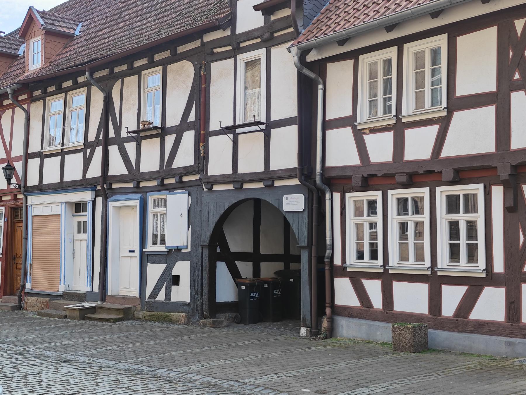 Kulturdenkmal Ehemalige Lateinschule mit Schulbogen in Lauterbach