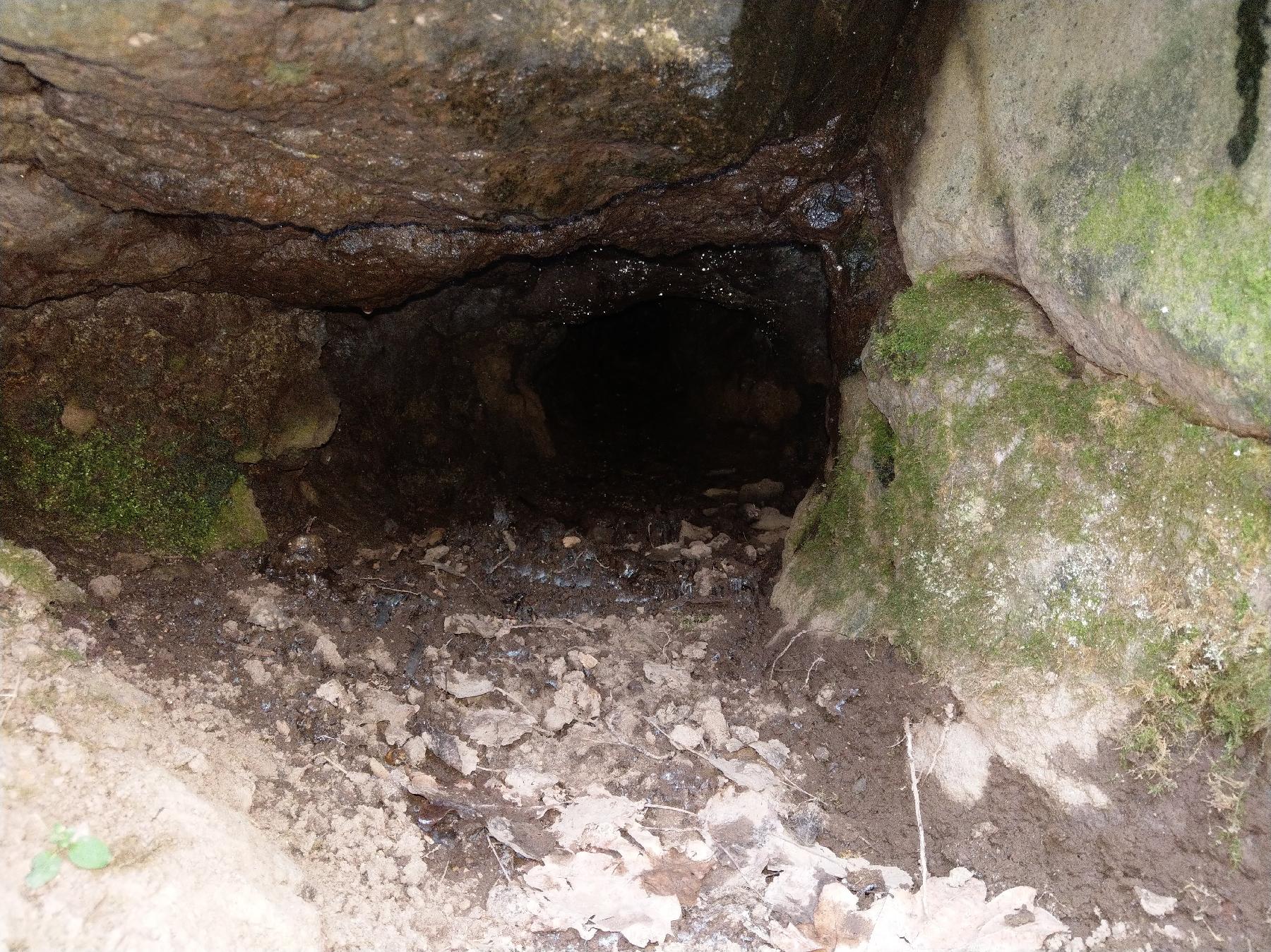 Felsen Frau-Holle-Loch in Lauterbach-Frischborn