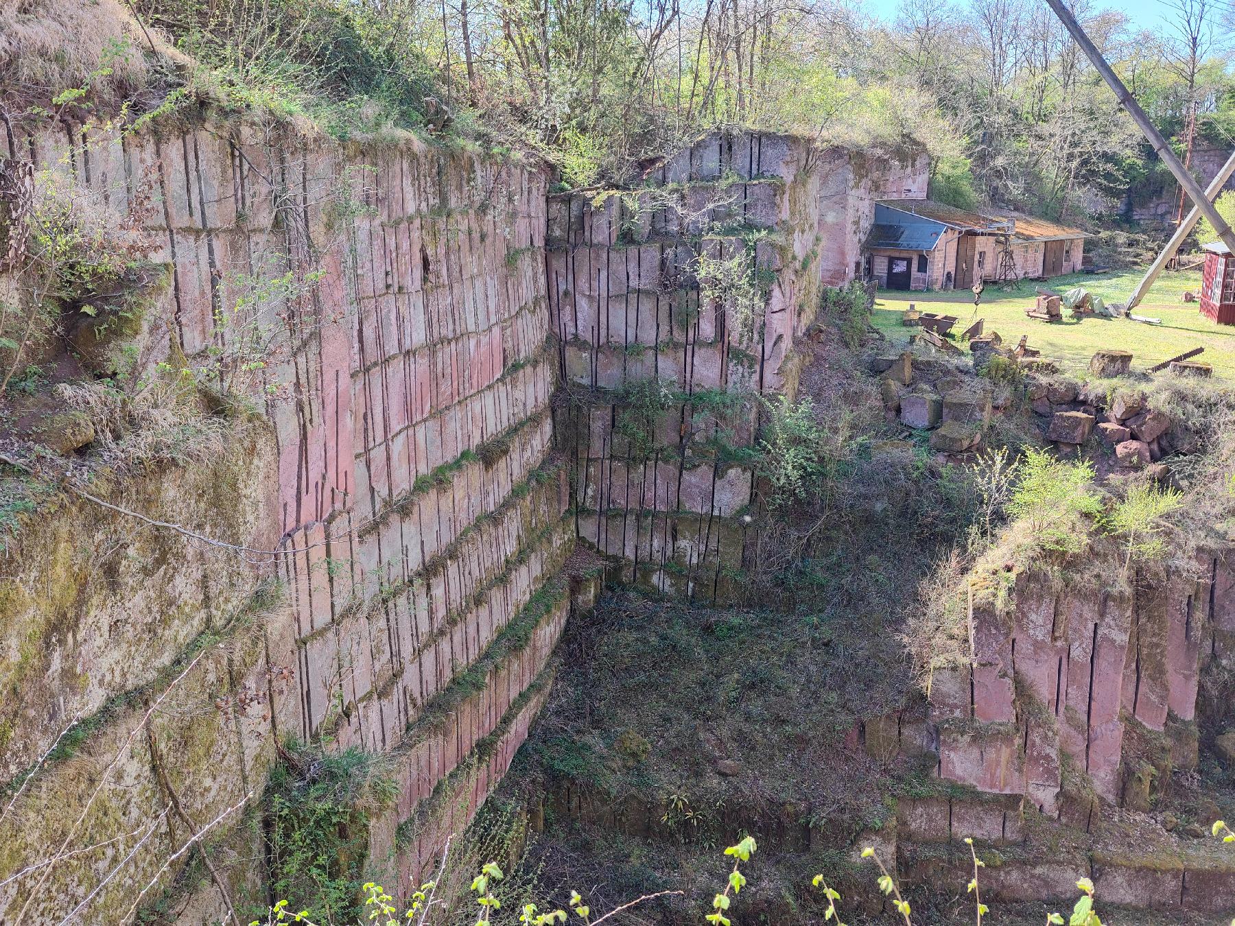 Felsen Geotop Steinbruch Michelnau in Nidda-Michelnau