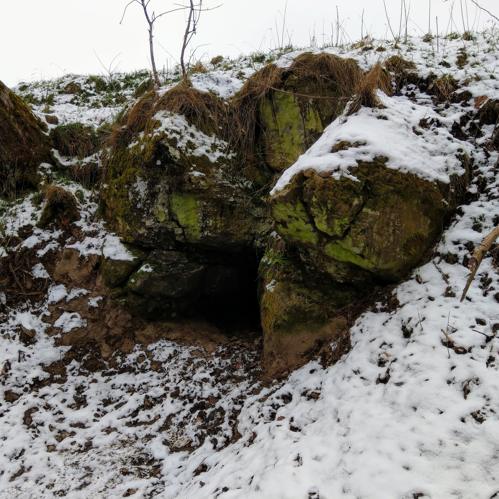 Frau-Holle-Loch im Vogelsberg