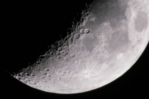 Zunehmender Mond über dem Vogelsberg